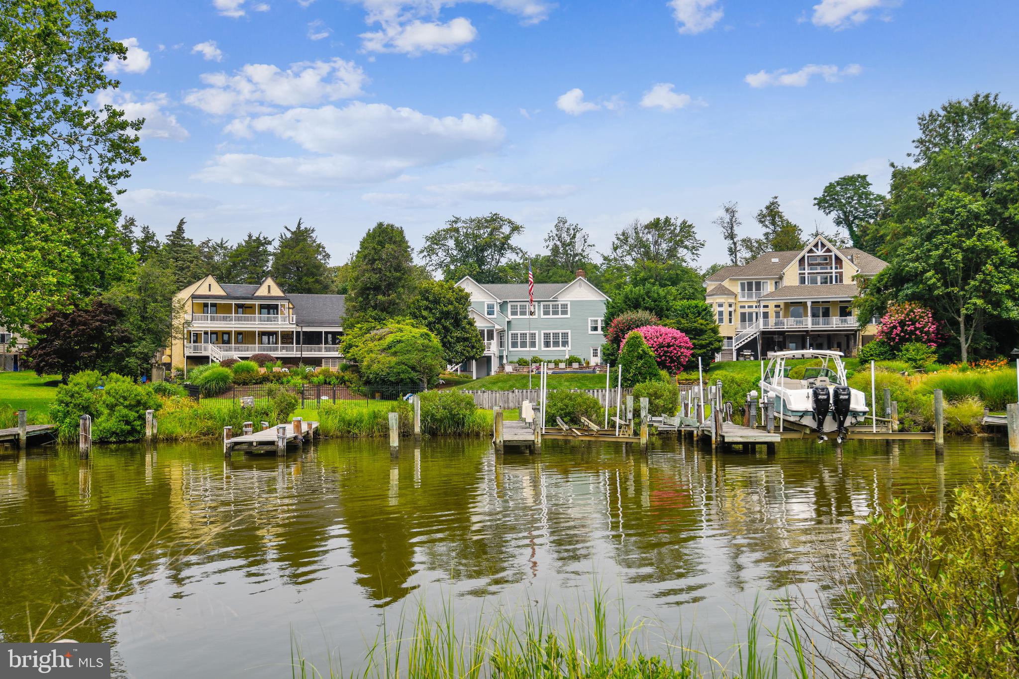 WILD ROSE SHORES - Residential