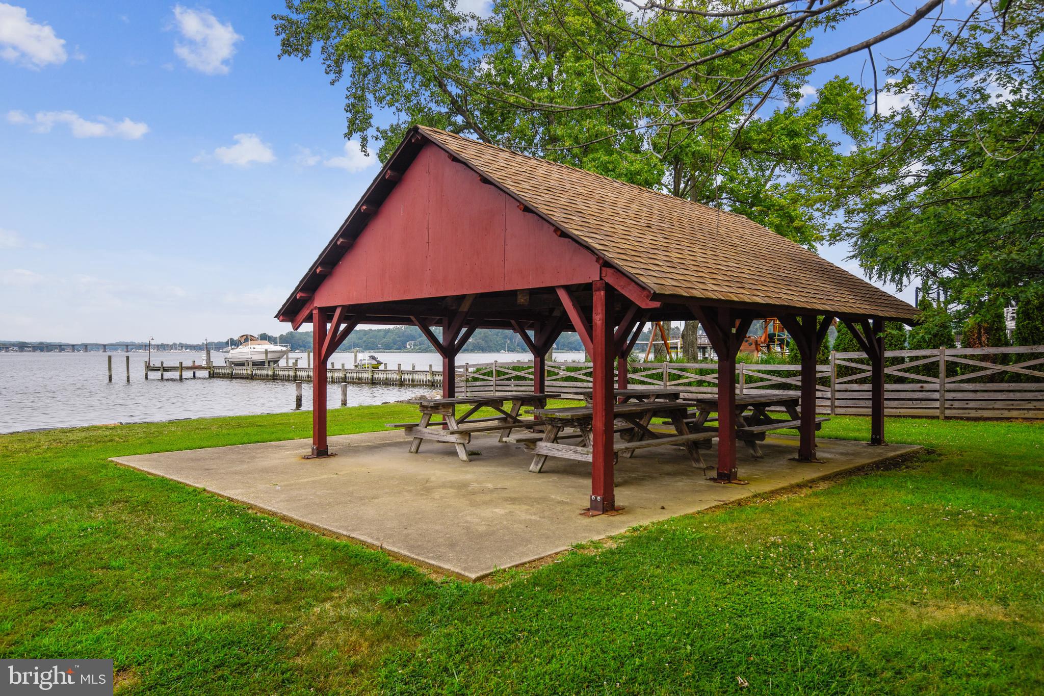 WILD ROSE SHORES - Residential