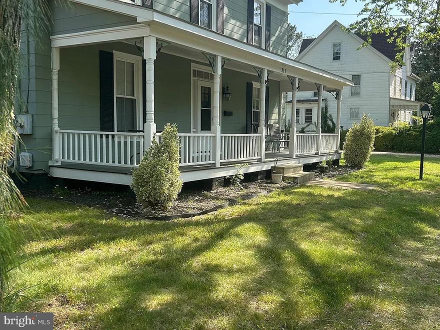 Beautiful completely renovated 3 bedroom 3 bath home in Snow Hill MD. Large backyard with a front porch with a view of the river. Walk to downtown, Byrd park . Gorgeous kitchen and laundry room. Hardwood floors.
Renter is responsible for utilities and yard maintenance. No smoking allowed.
This is a one year renewable lease.