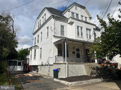 MLS: NJCD2113644