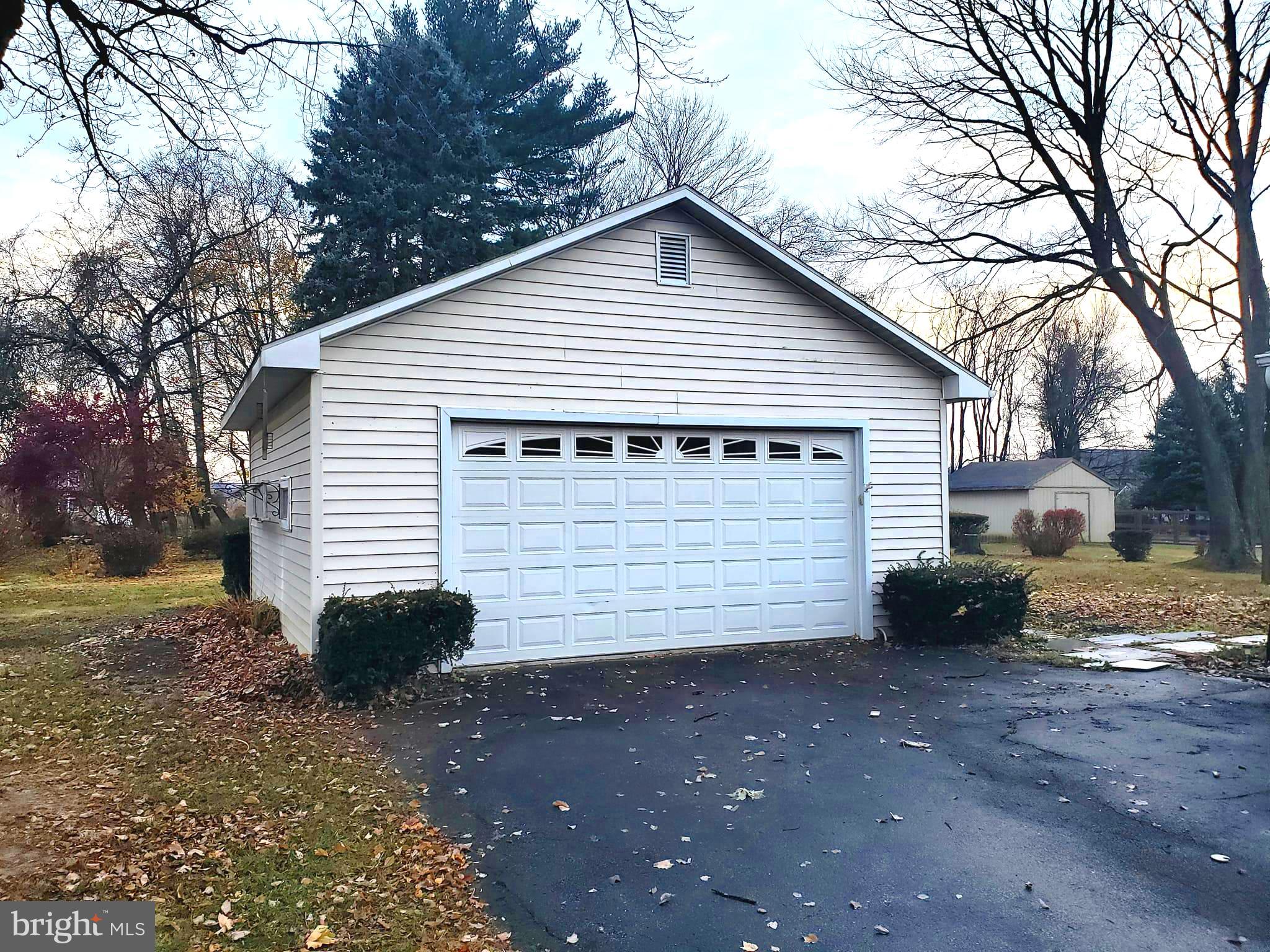 FLORA HILLS - Residential