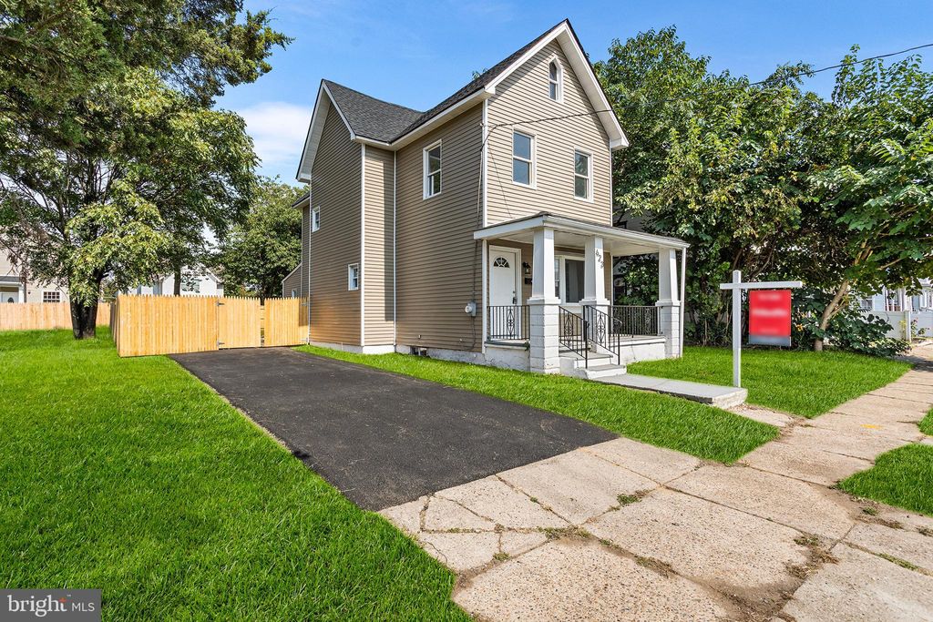 Photo of 623 W 3rd Street W, FLORENCE, NJ 08518 (MLS # NJBL2096334)