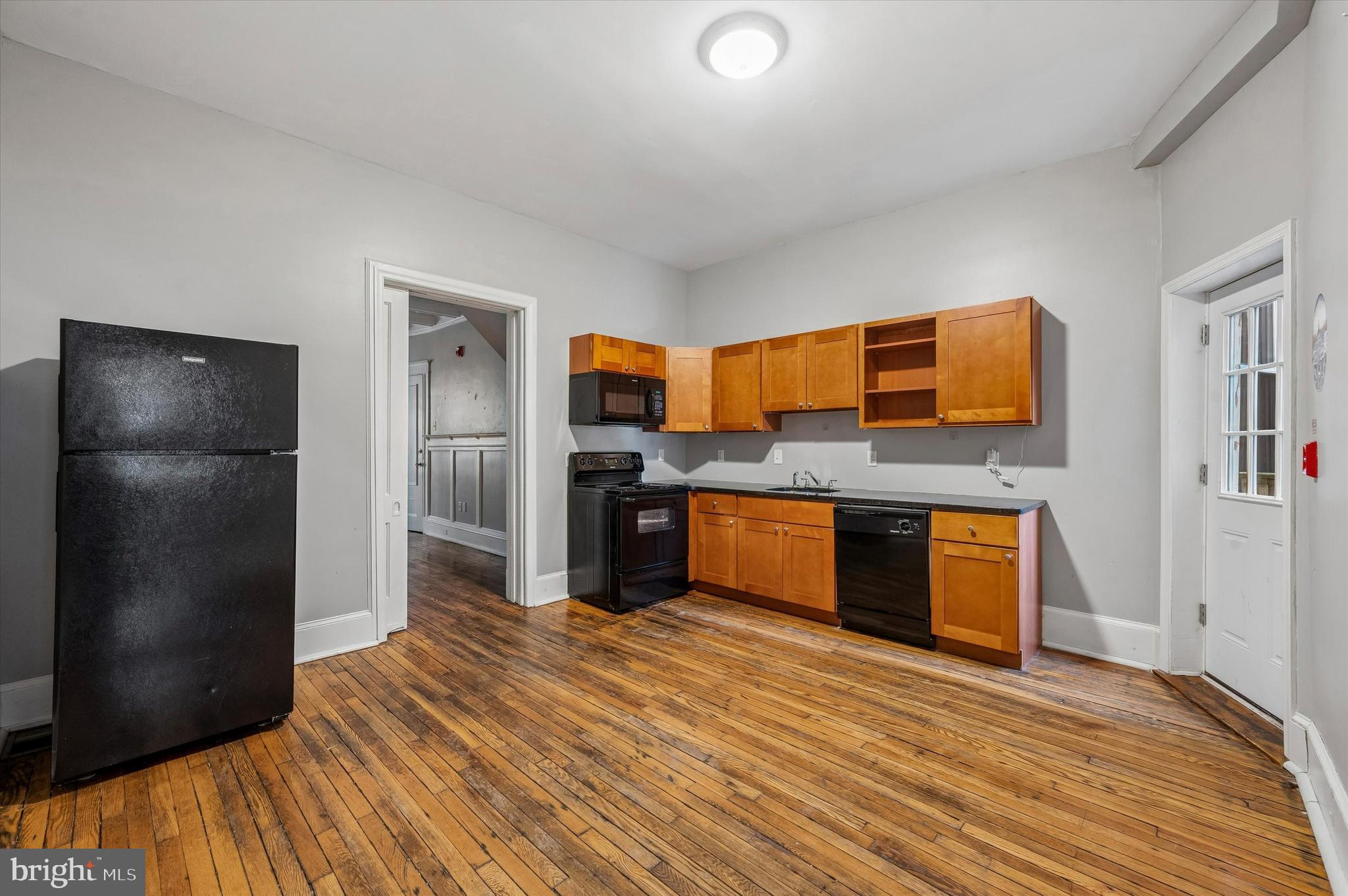 5111 SPRINGFIELD AVENUE