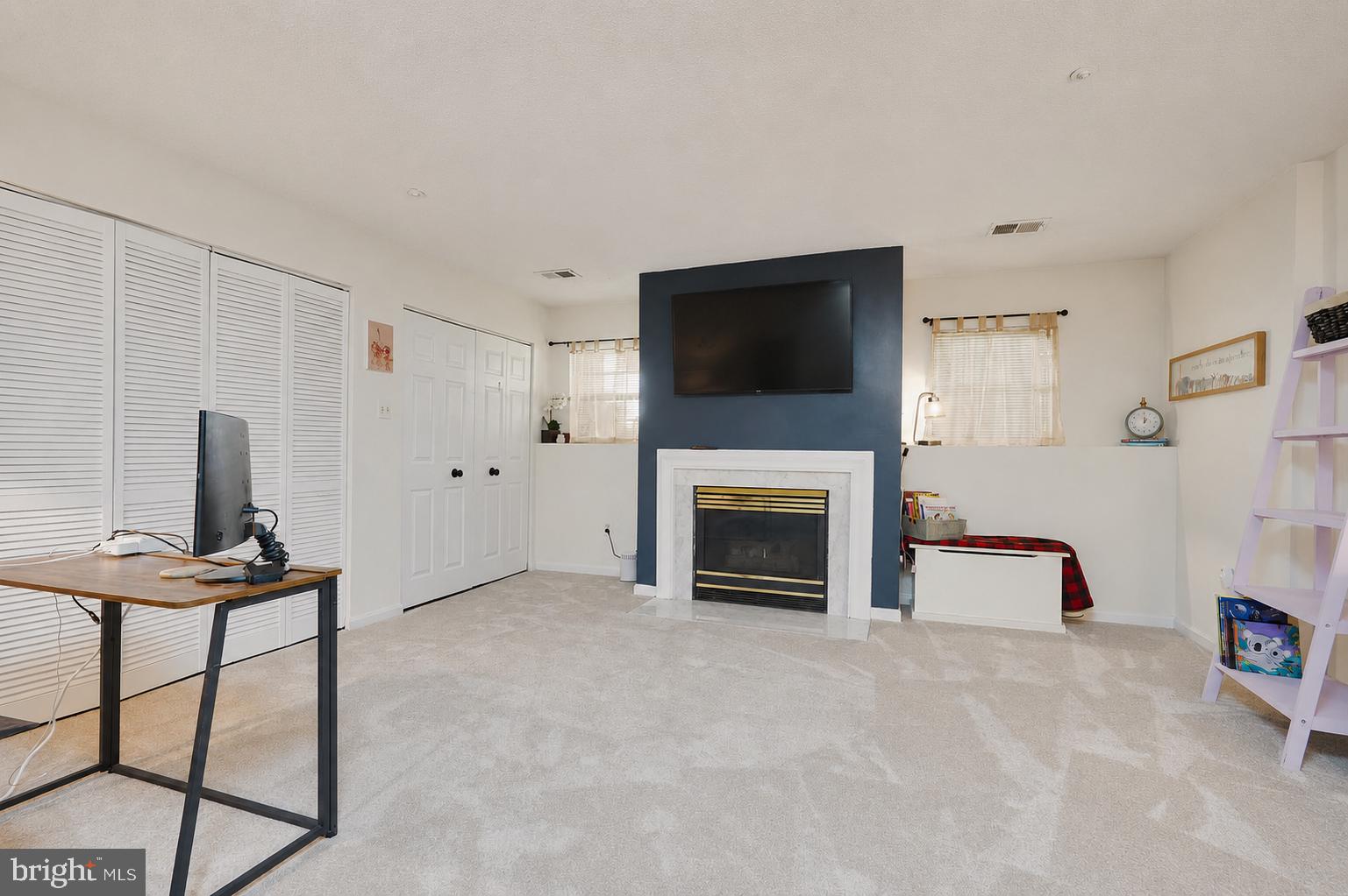 LONGMEAD - Residential