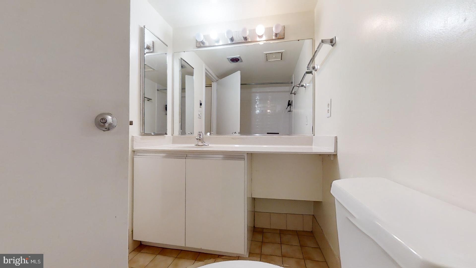 ENCORE OF MCLEAN - Residential Lease