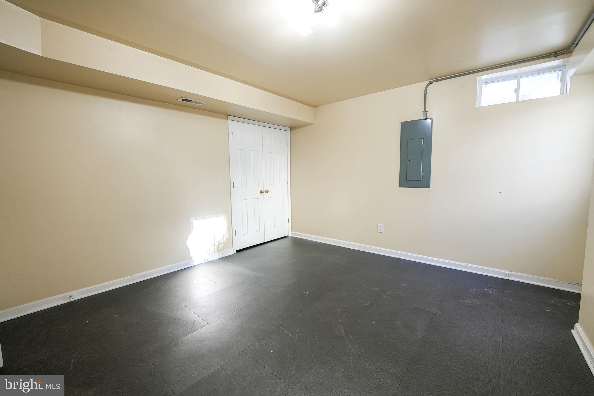 RIVENBURG - Residential Lease