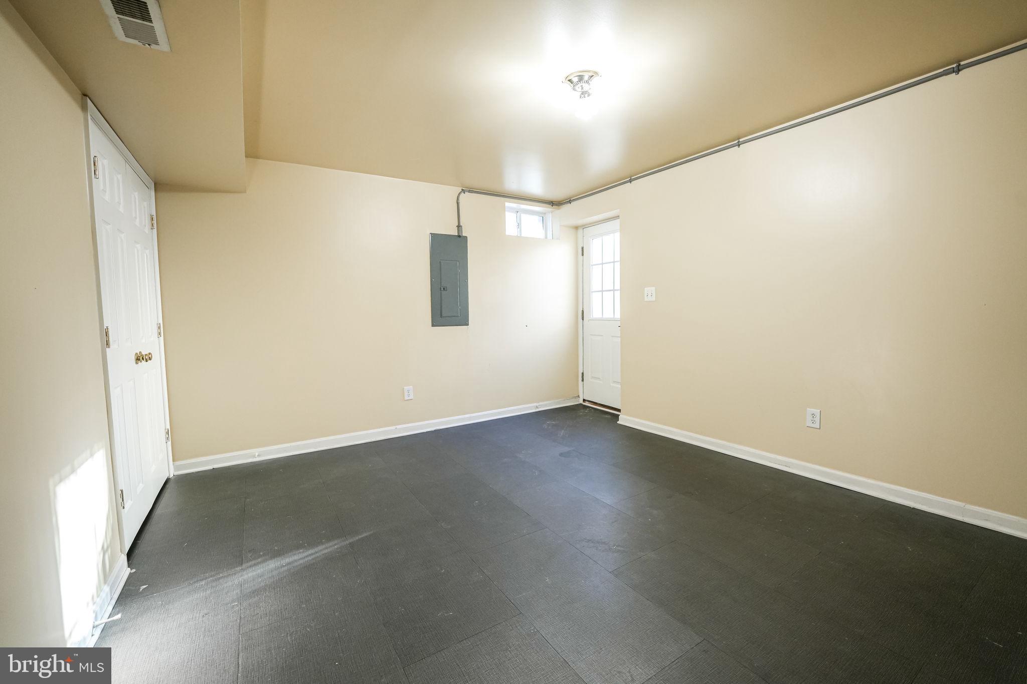 RIVENBURG - Residential Lease