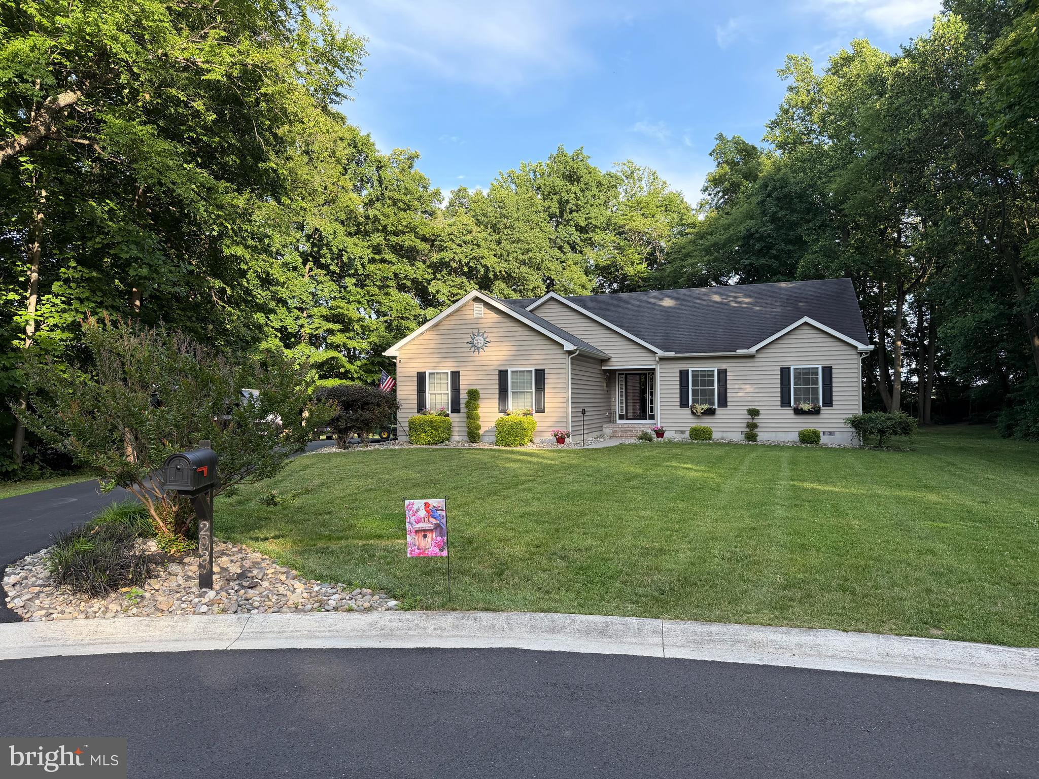 203 E BUCK POINT ROAD