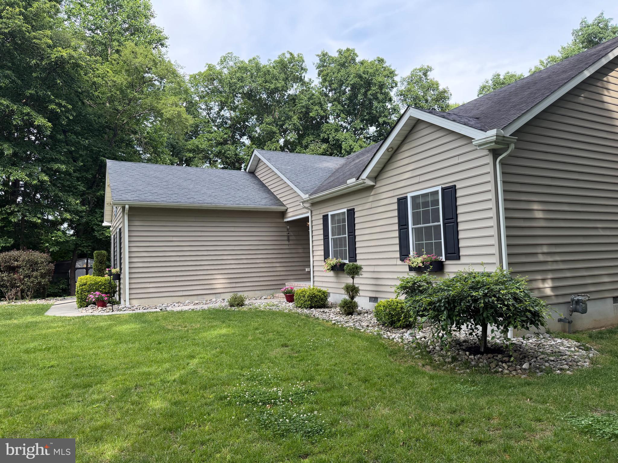 203 E BUCK POINT ROAD