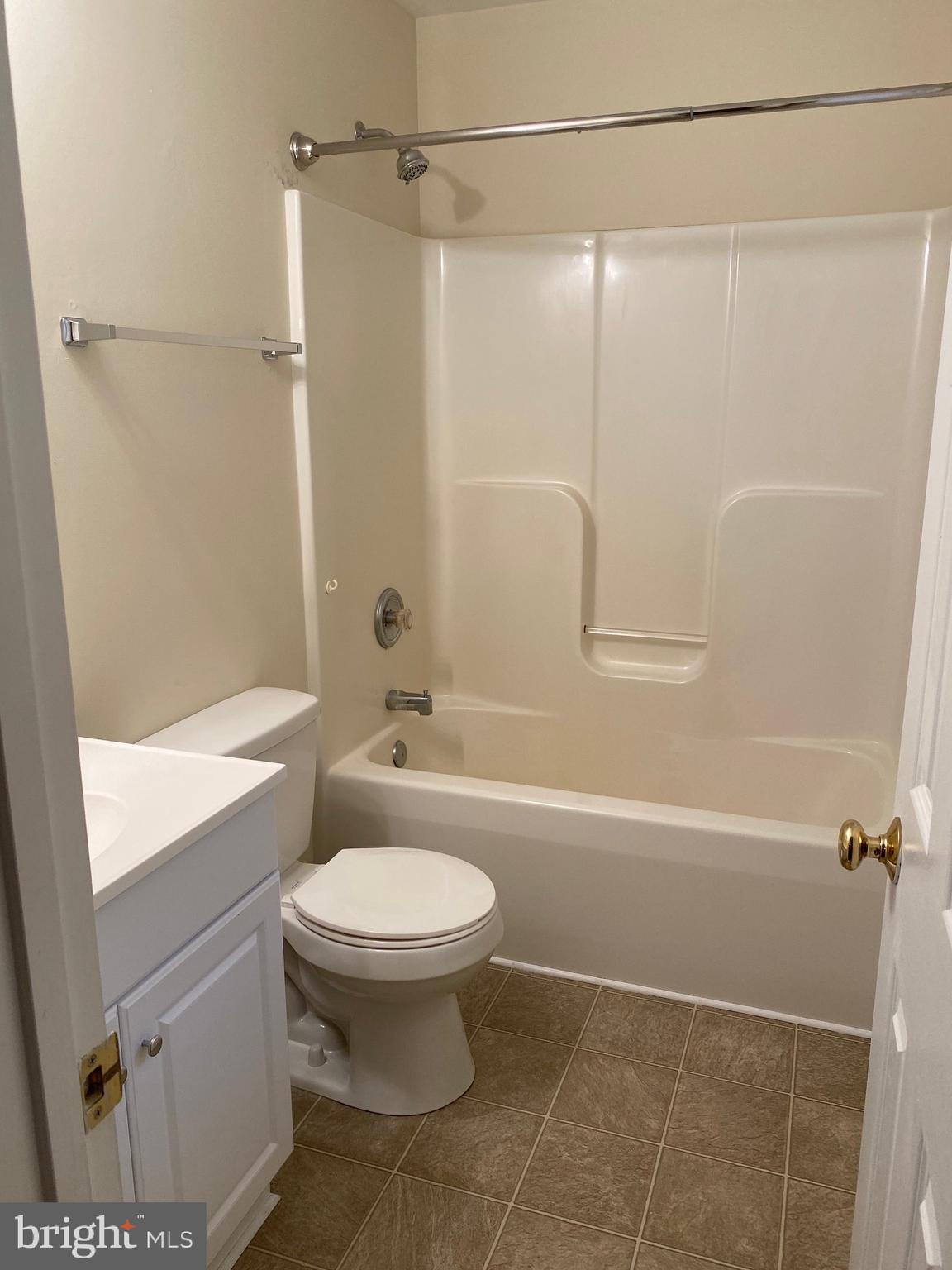 PRESIDENTIAL LAKES - Residential Lease