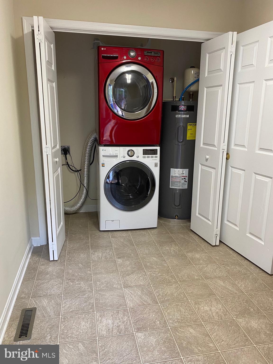 PRESIDENTIAL LAKES - Residential Lease