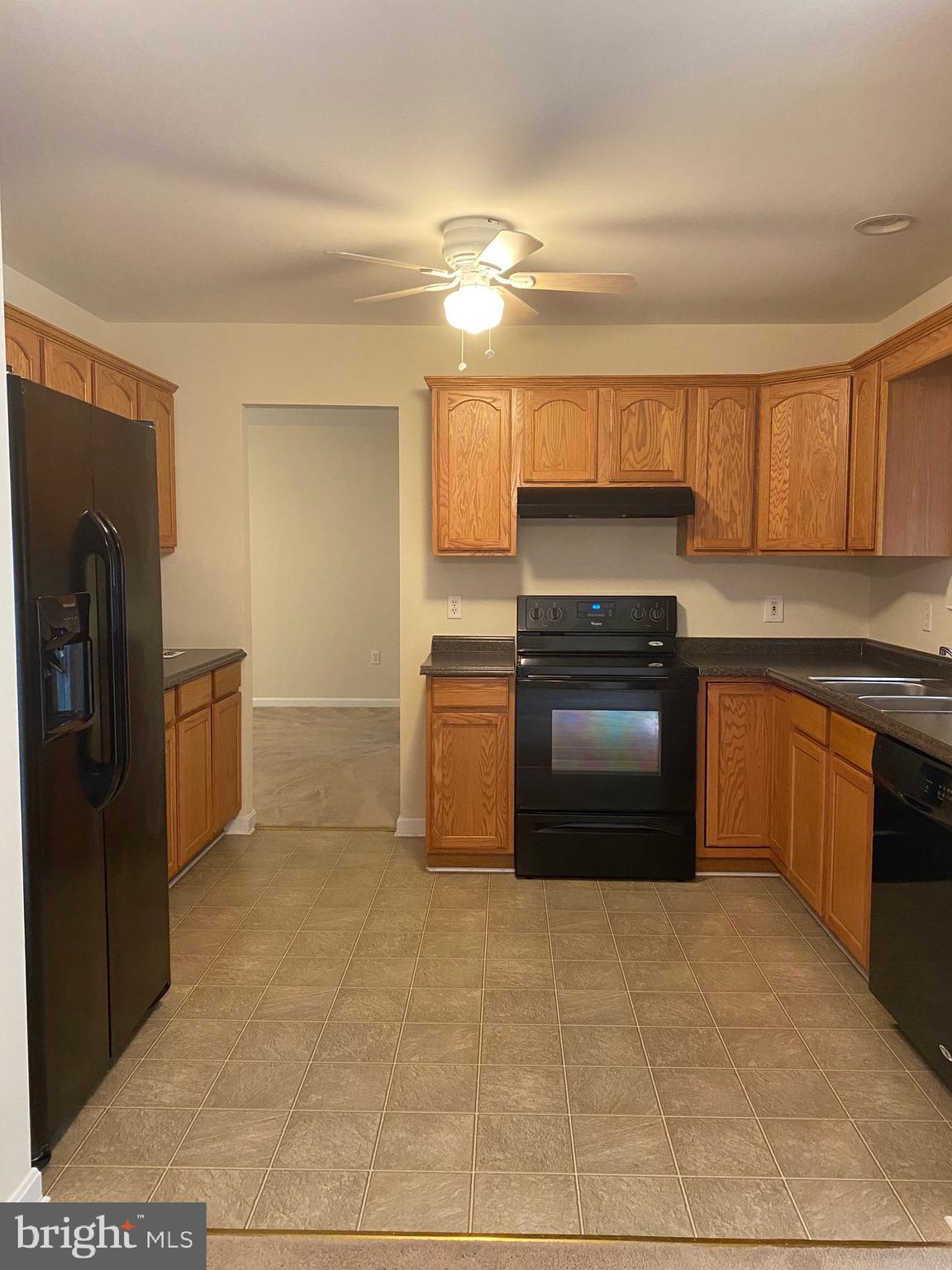 PRESIDENTIAL LAKES - Residential Lease