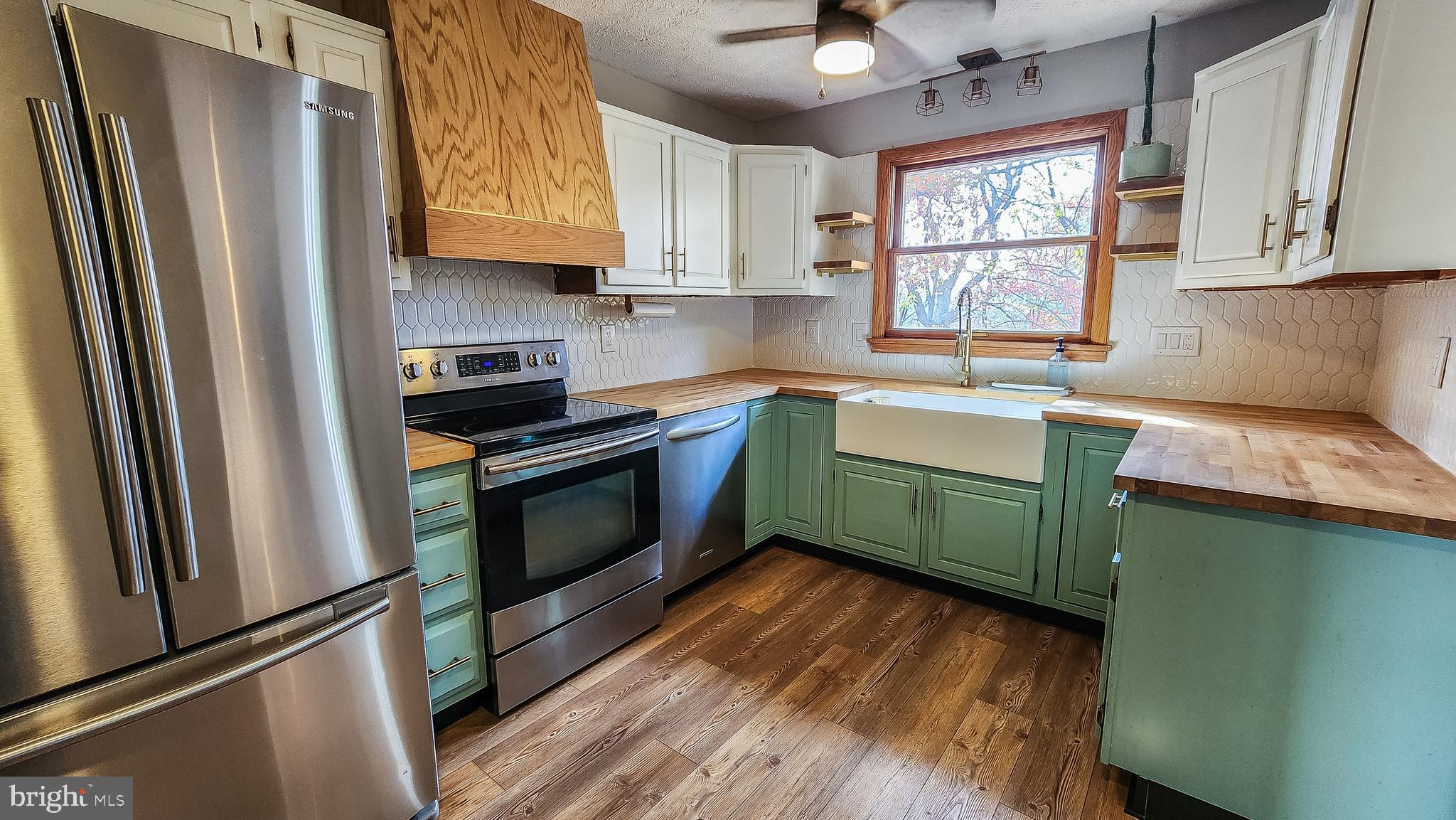 AMCELLE ACRES - Residential