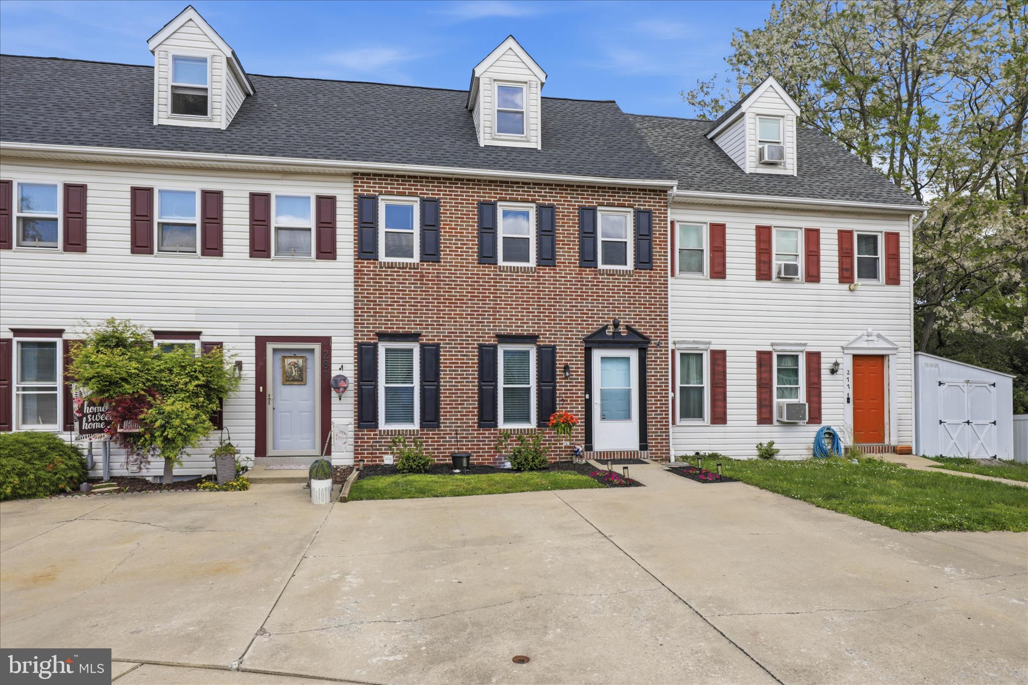 279 HEATHERWOOD DRIVE