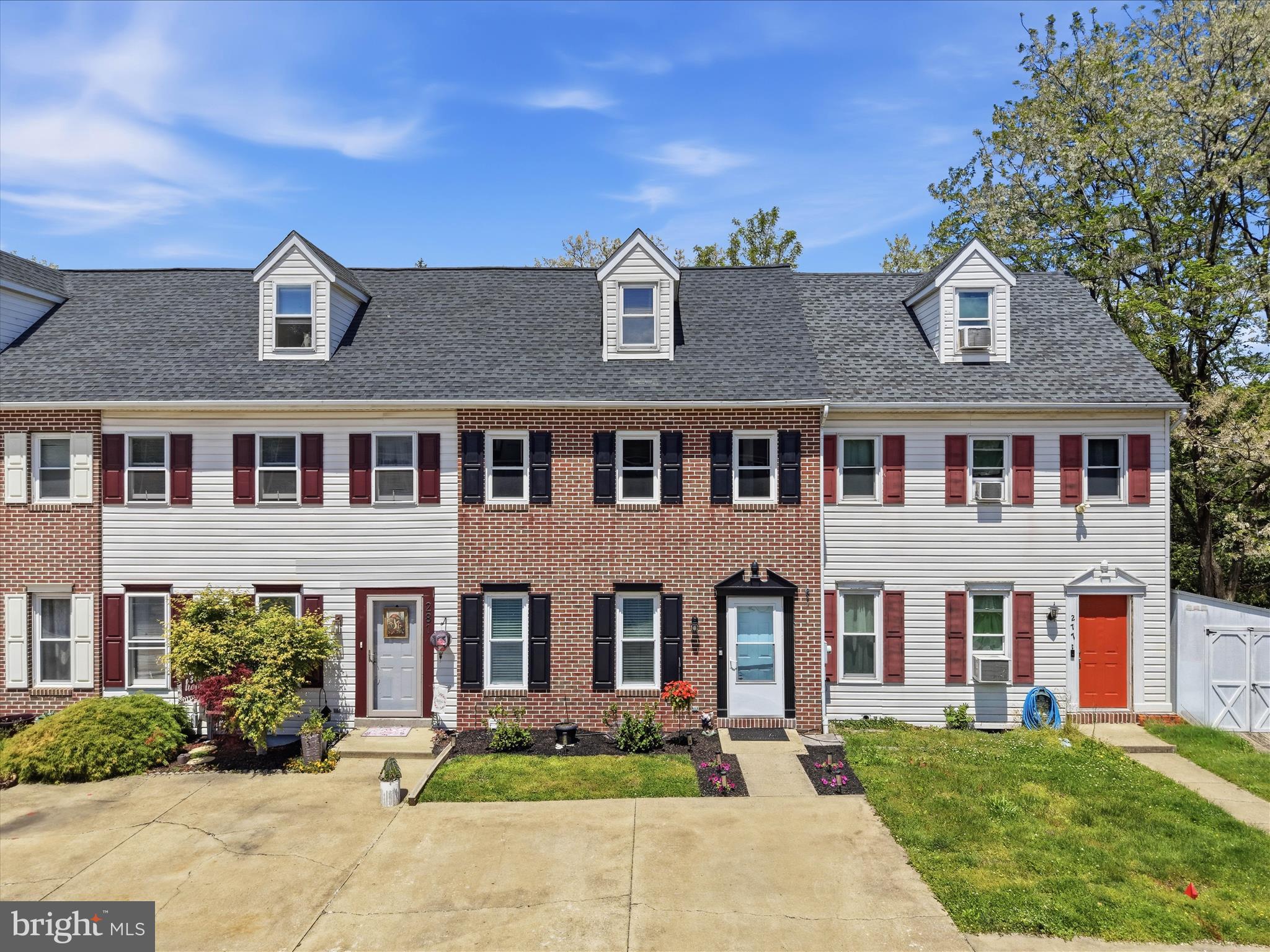 279 HEATHERWOOD DRIVE