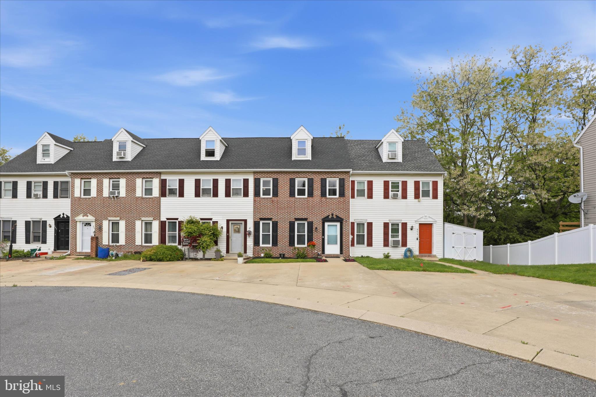 279 HEATHERWOOD DRIVE