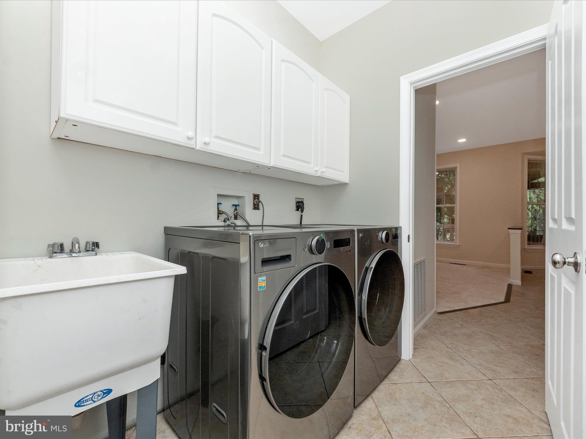 VILLAGE OF RIVER HILL - Residential