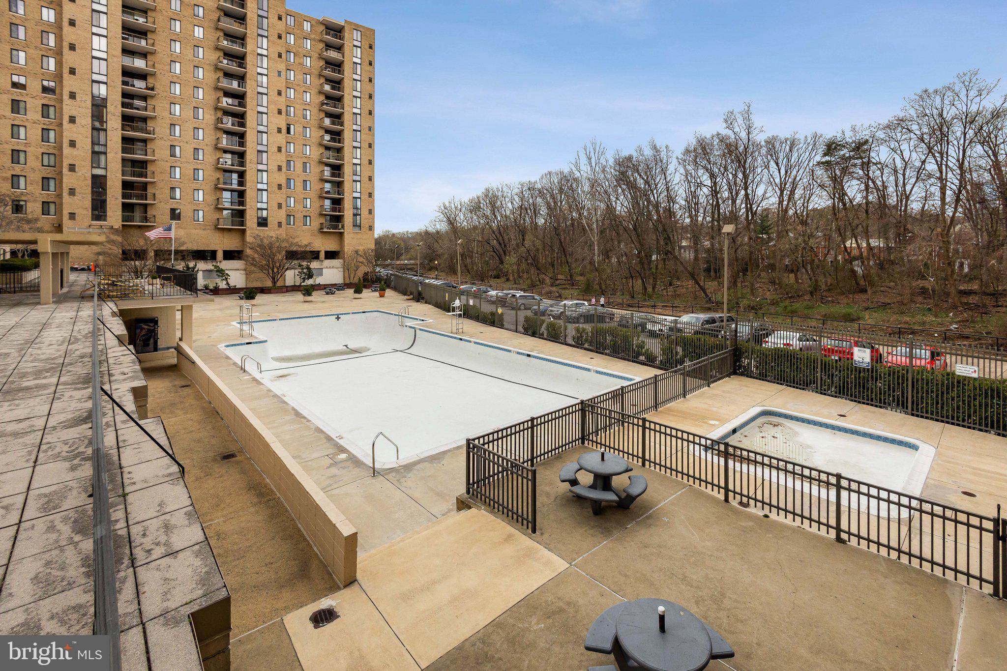 THE CARLTON - Residential