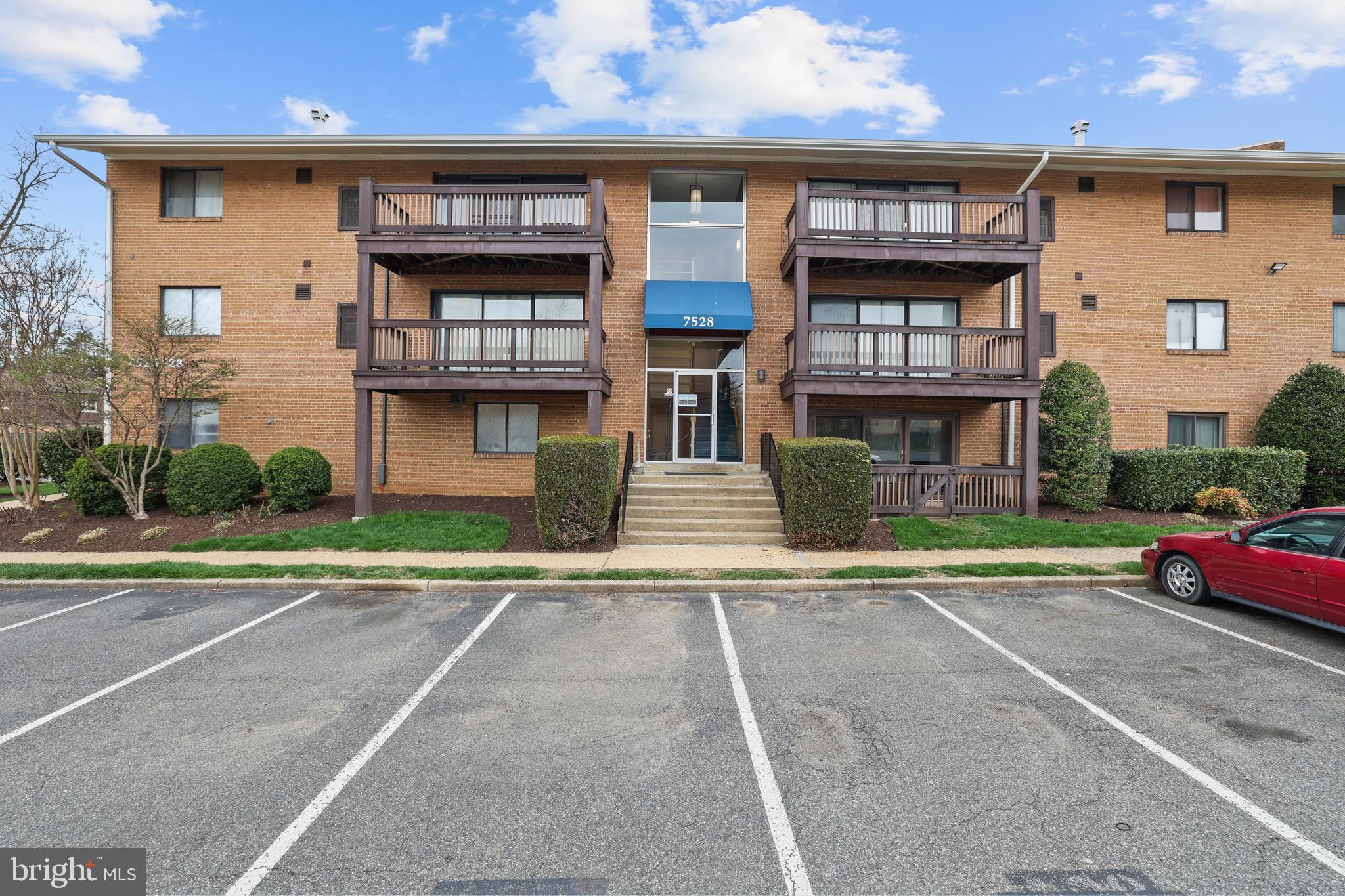 7528 SAVANNAH STREET T4