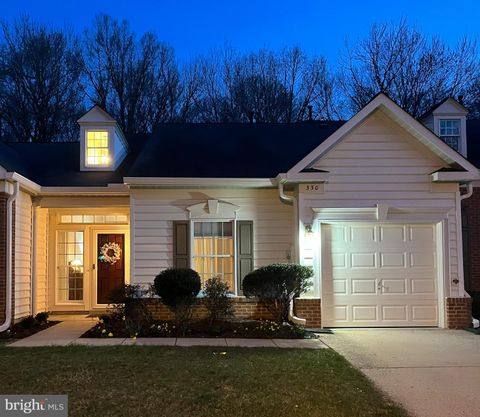Townhouse For Sale - 330 Colony Point Place<br/> EDGEWATER, MD 21037