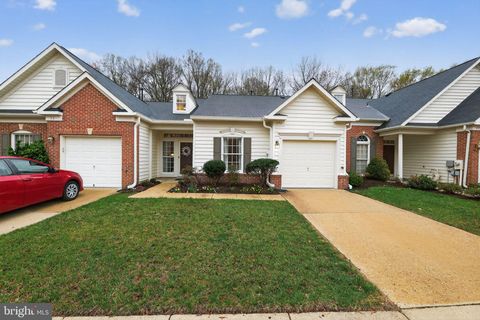 Townhouse For Sale - 330 Colony Point Place<br/> EDGEWATER, MD 21037