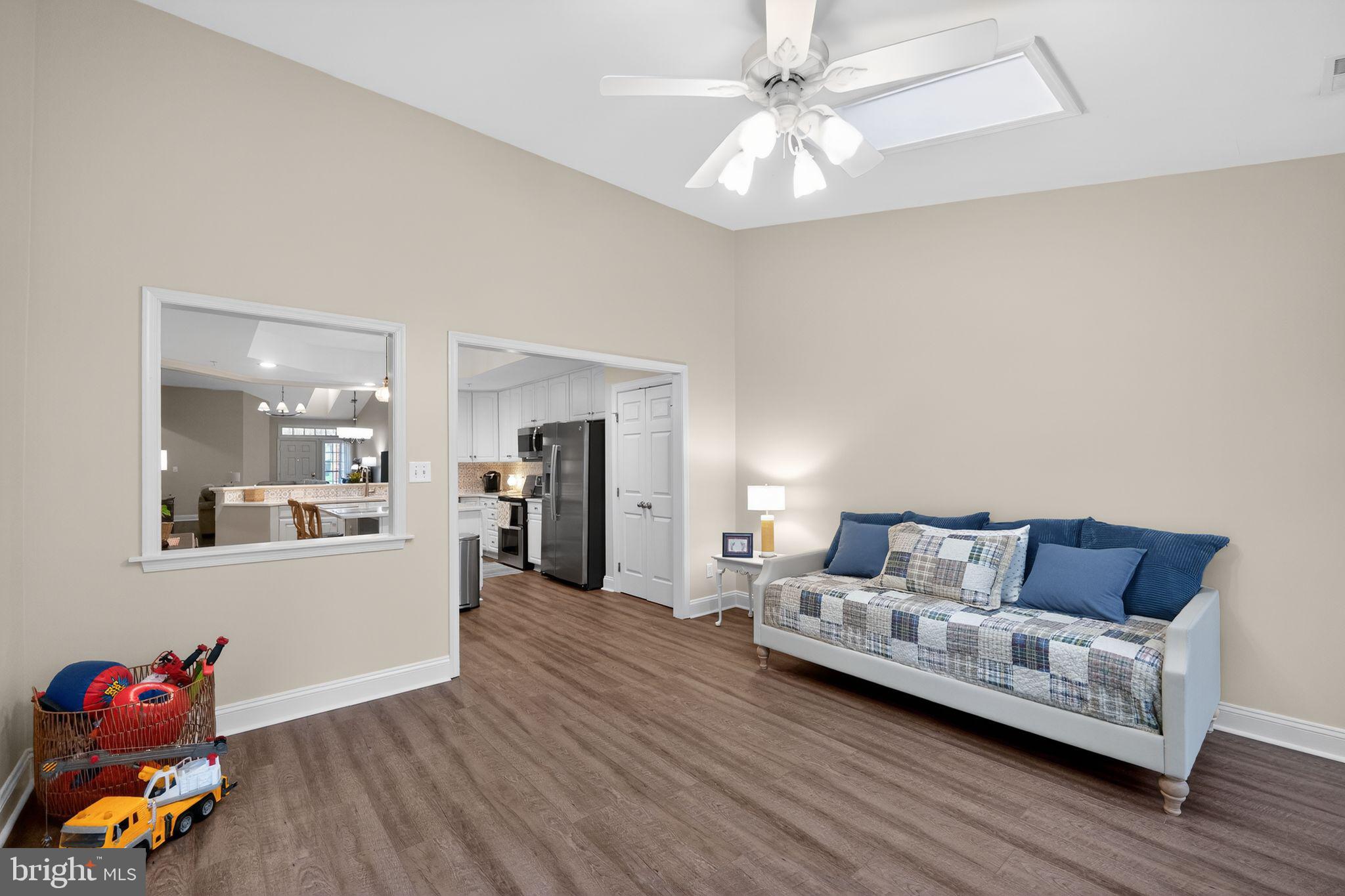 SOUTH RIVER COLONY - Residential