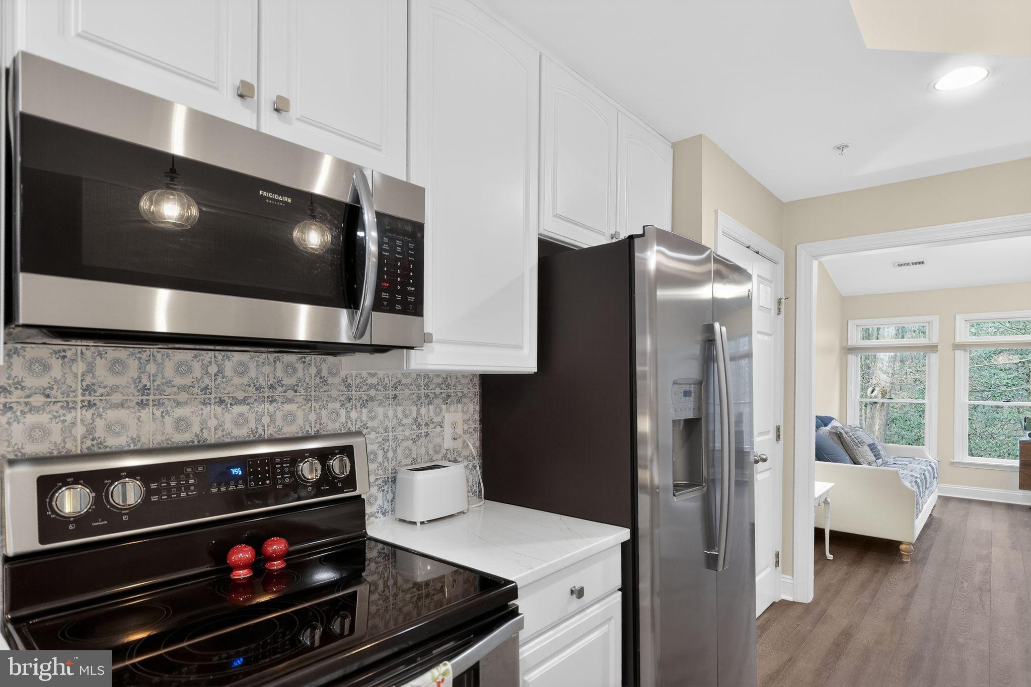 SOUTH RIVER COLONY - Residential