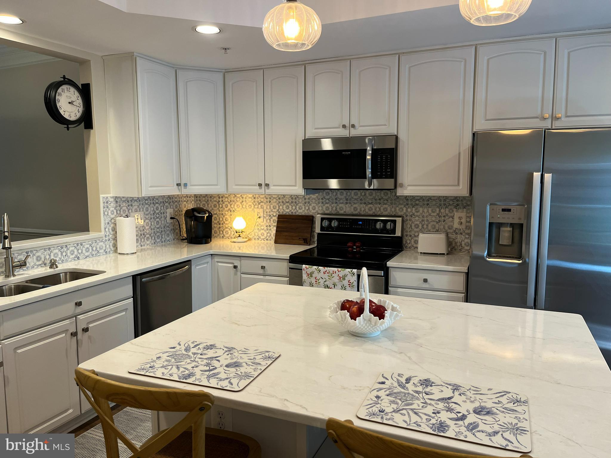 SOUTH RIVER COLONY - Residential