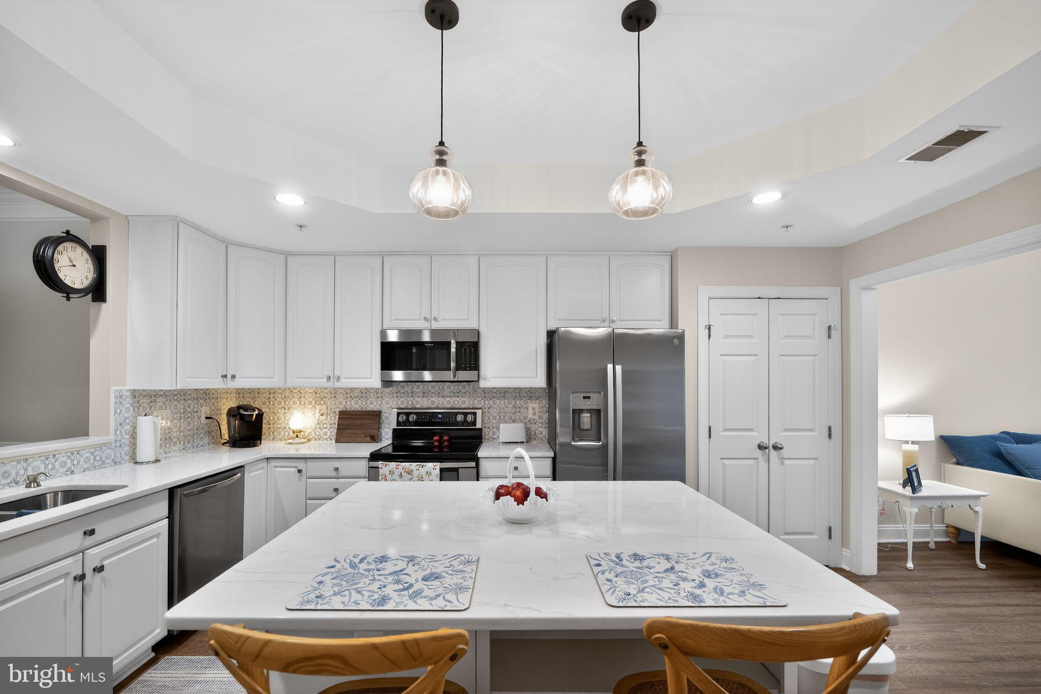 SOUTH RIVER COLONY - Residential