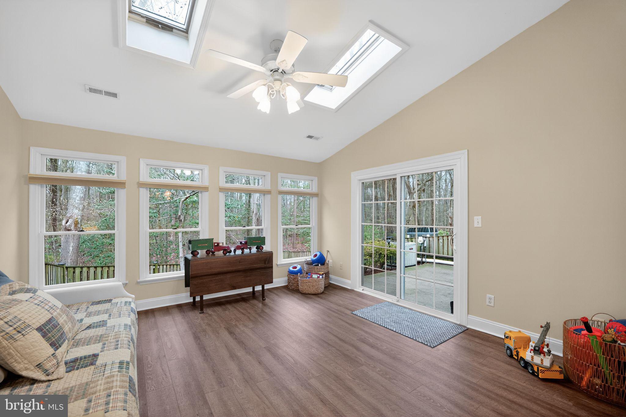 SOUTH RIVER COLONY - Residential