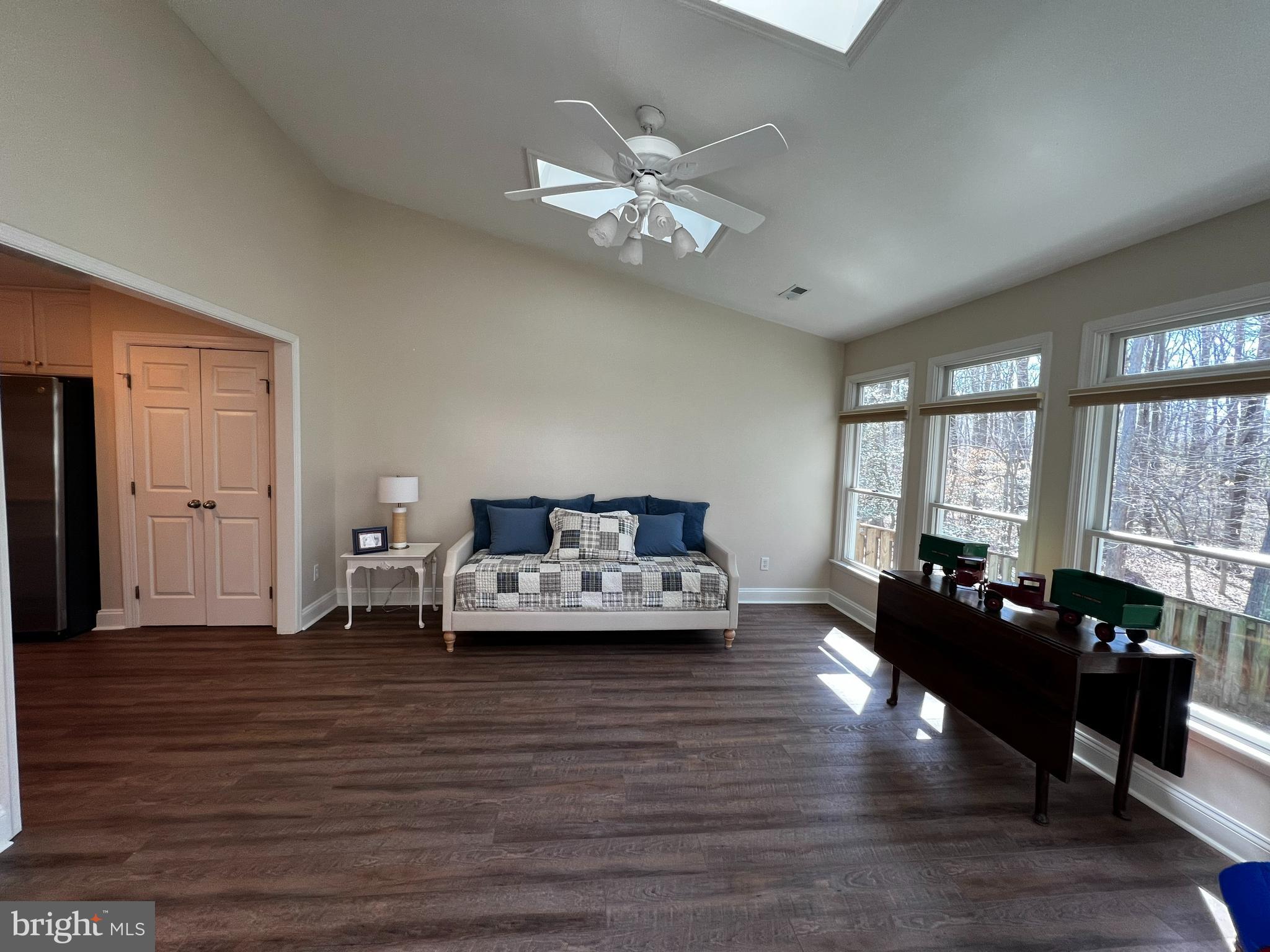 SOUTH RIVER COLONY - Residential