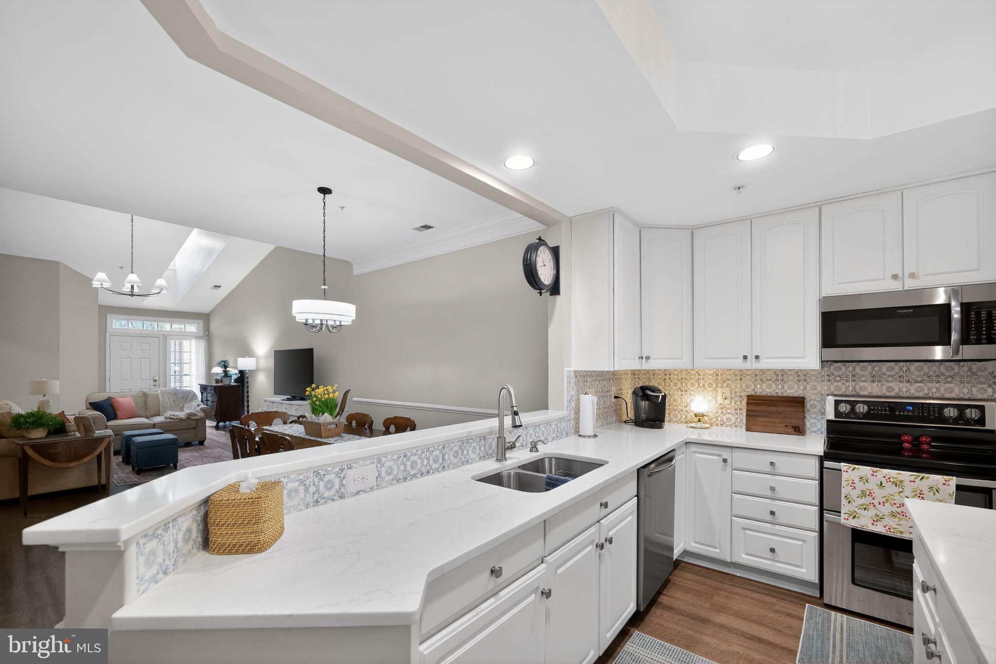 SOUTH RIVER COLONY - Residential