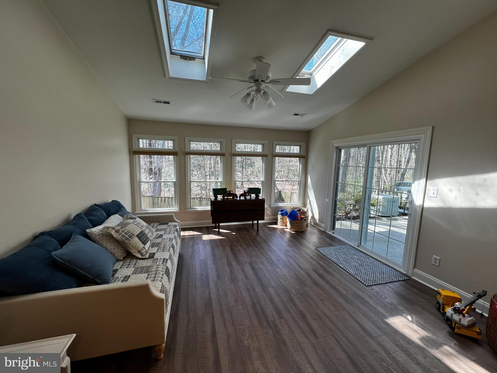 SOUTH RIVER COLONY - Residential