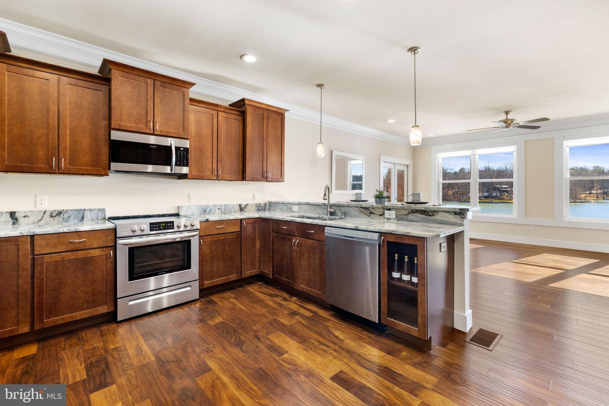 LAKE LAND OR - Residential