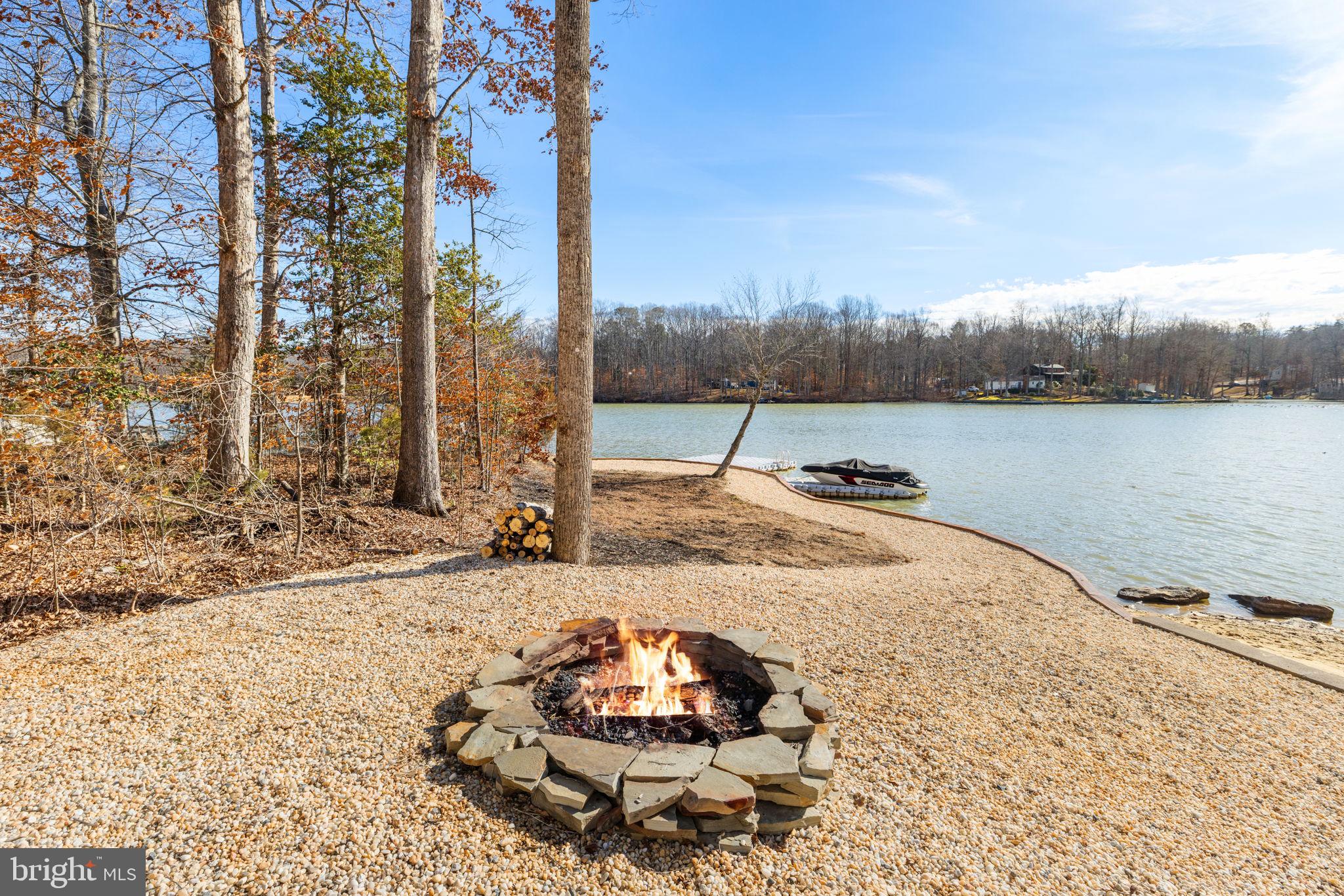 LAKE LAND OR - Residential