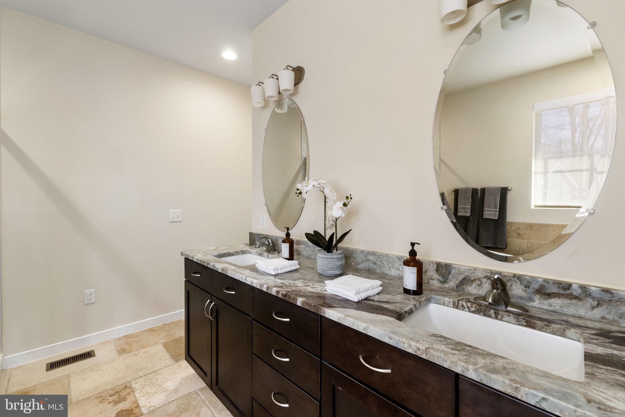 LAKE LAND OR - Residential