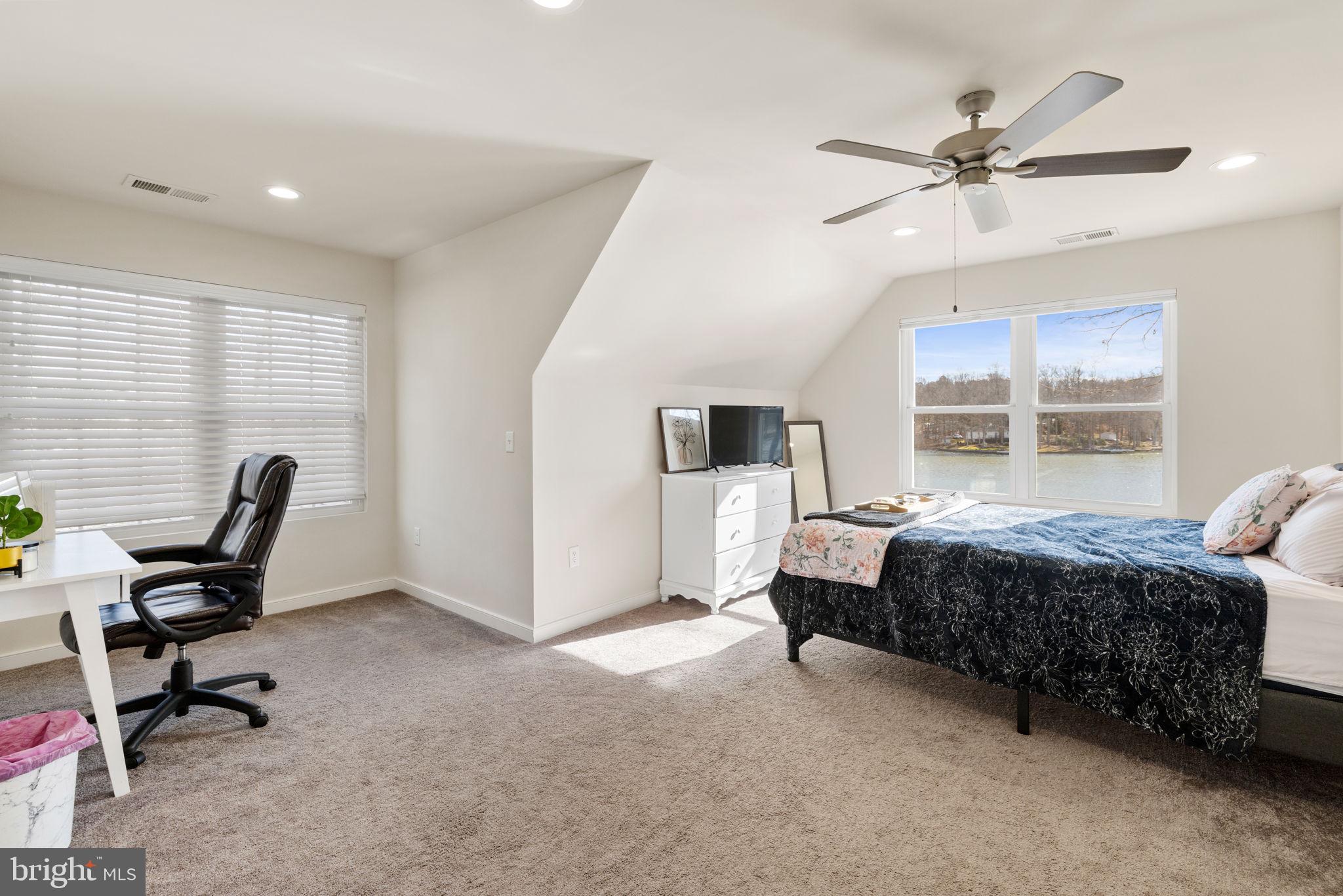 LAKE LAND OR - Residential