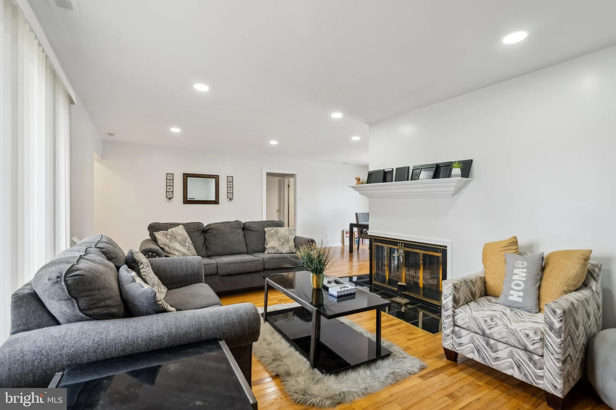 Philadelphia, Pennsylvania 19115, United States, 5 Bedrooms Bedrooms, ,3 BathroomsBathrooms,Residential,Pending,11875
