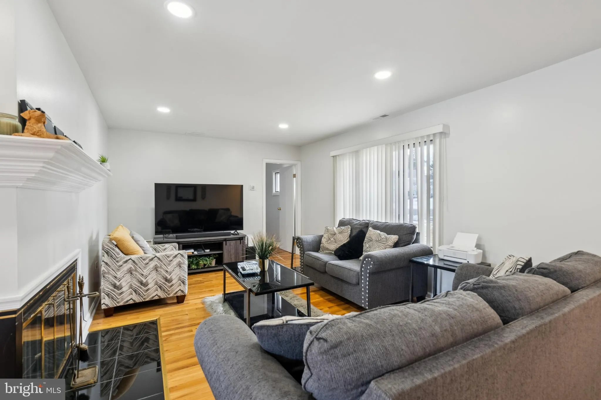 Philadelphia, Pennsylvania 19115, United States, 5 Bedrooms Bedrooms, ,3 BathroomsBathrooms,Residential,Pending,11875