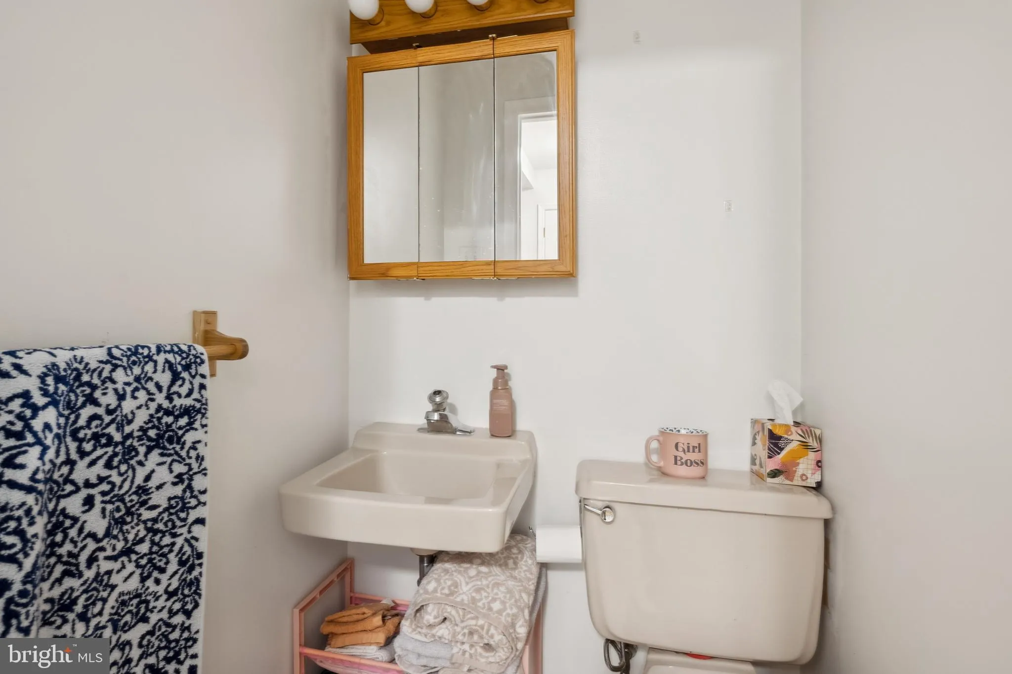 Philadelphia, Pennsylvania 19115, United States, 5 Bedrooms Bedrooms, ,3 BathroomsBathrooms,Residential,Pending,11875