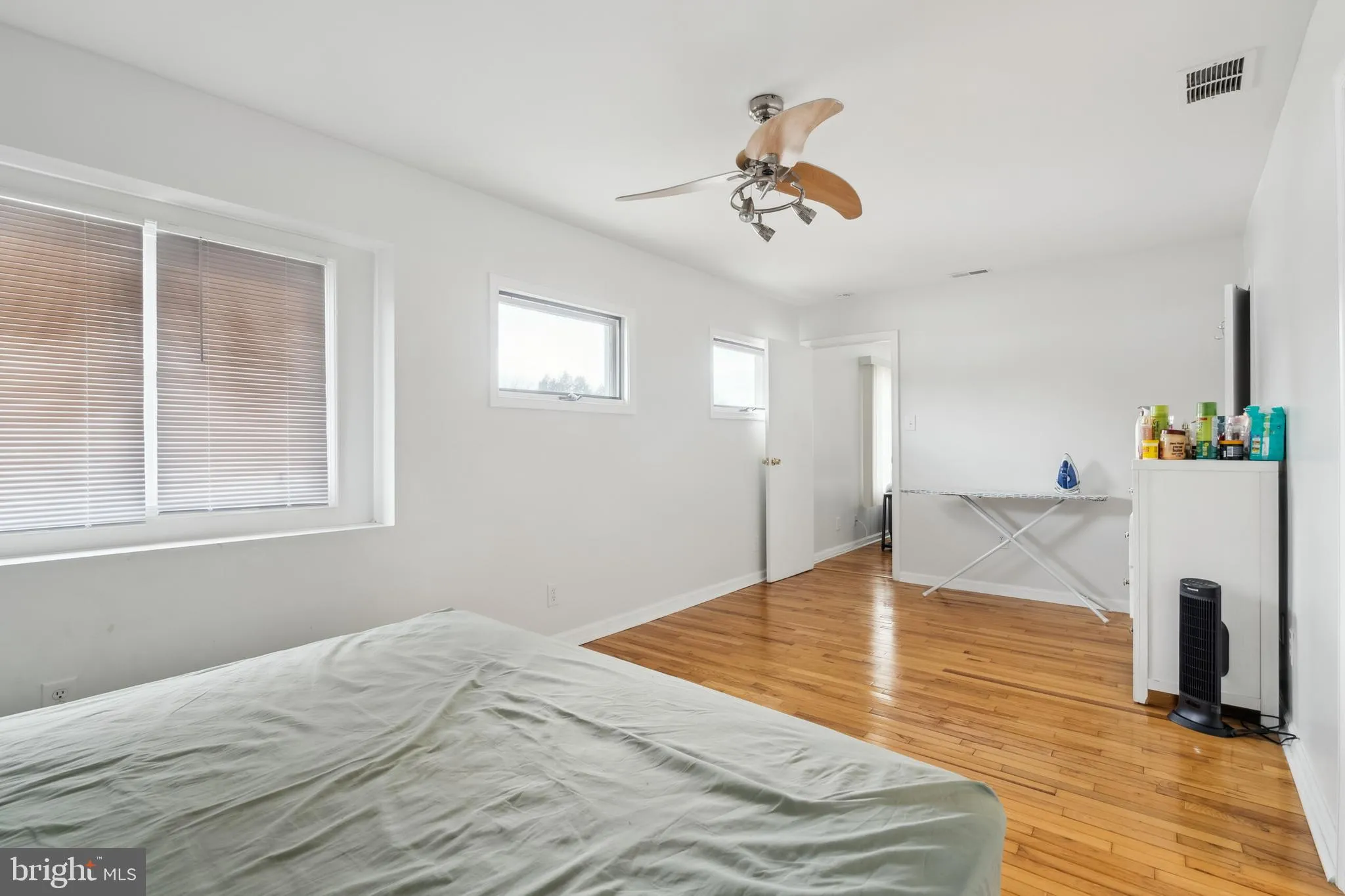Philadelphia, Pennsylvania 19115, United States, 5 Bedrooms Bedrooms, ,3 BathroomsBathrooms,Residential,Pending,11875