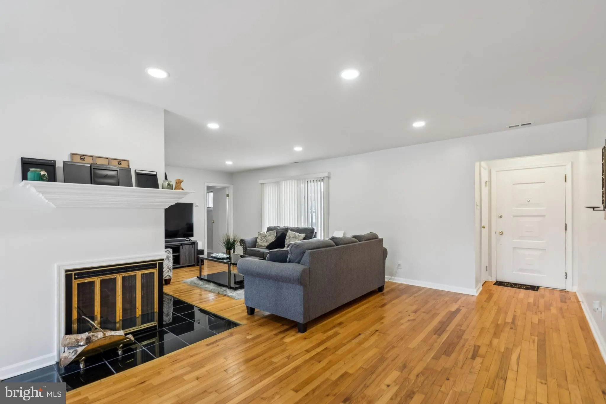 Philadelphia, Pennsylvania 19115, United States, 5 Bedrooms Bedrooms, ,3 BathroomsBathrooms,Residential,Pending,11875