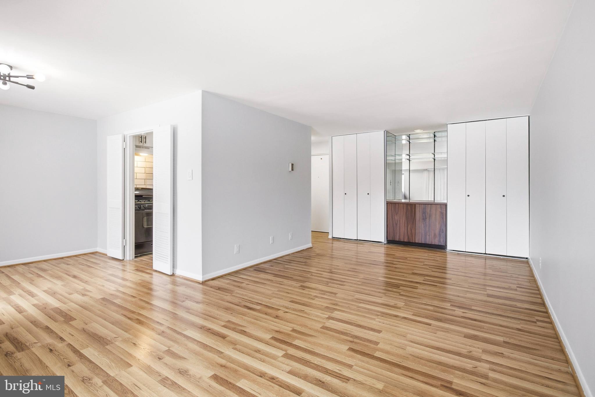 WOODLAKE TOWERS - Residential