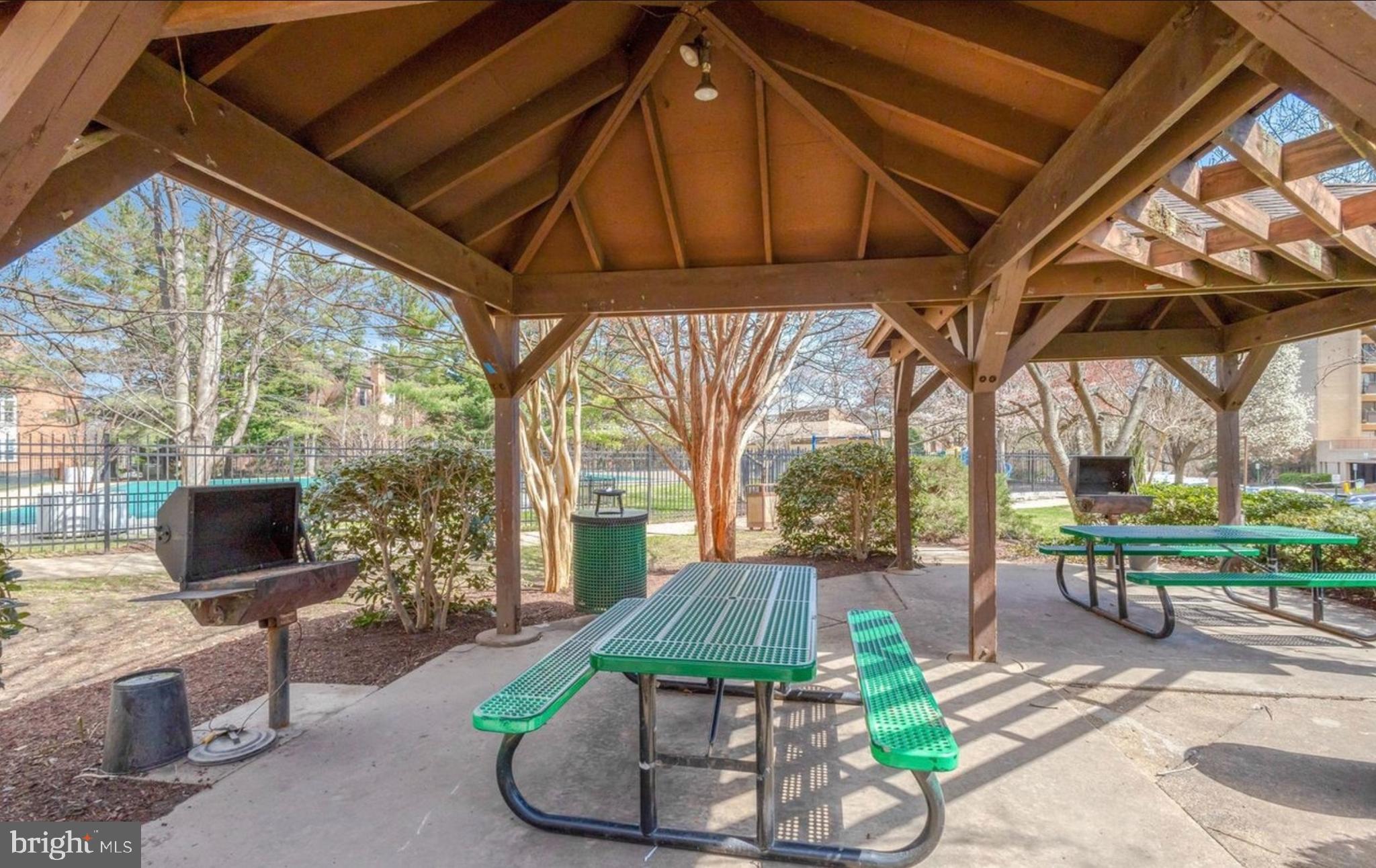 WOODLAKE TOWERS - Residential