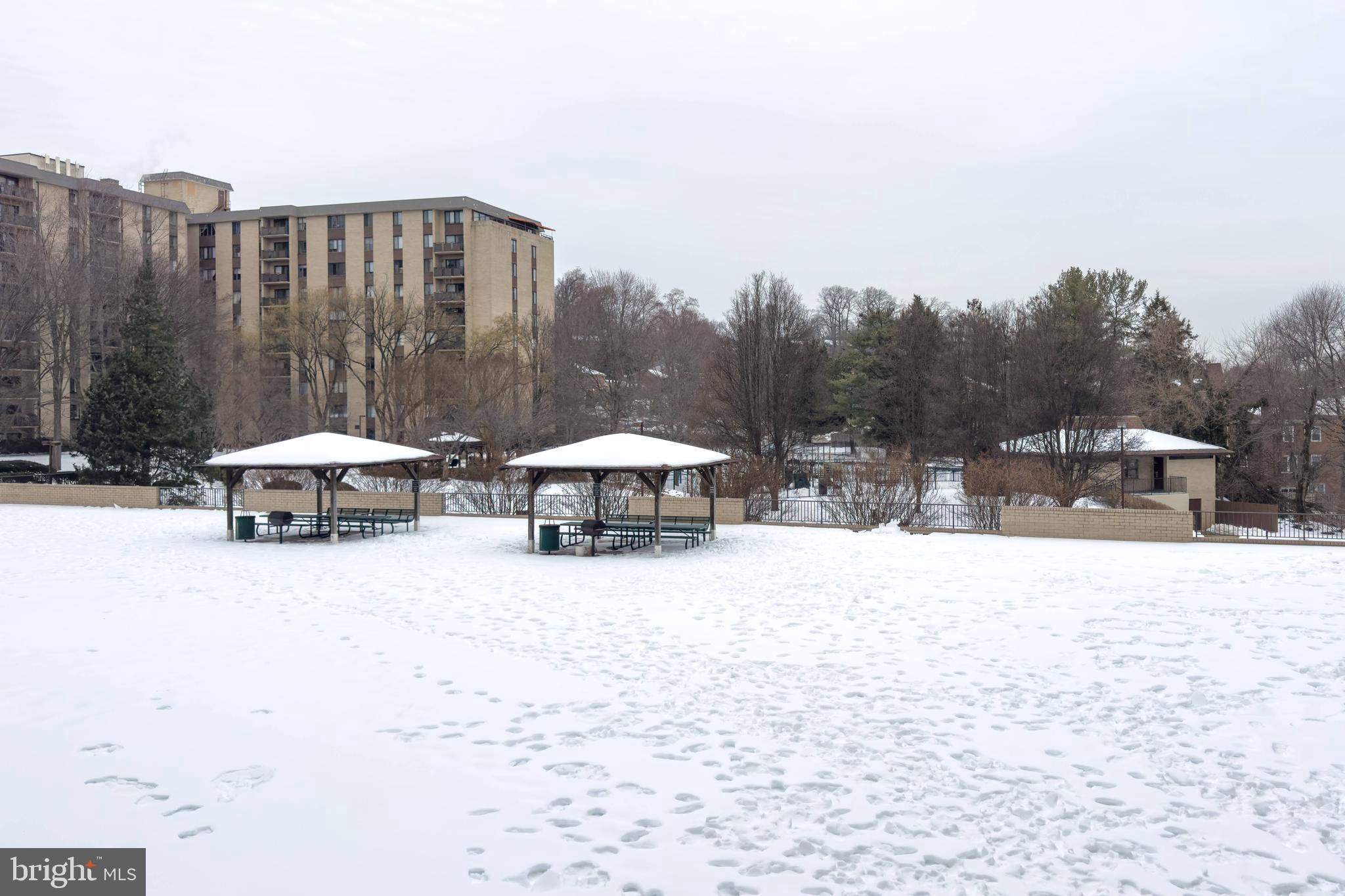 WOODLAKE TOWERS - Residential