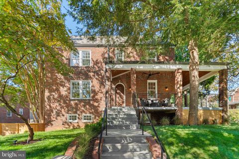 Photo of 2338 39th Street NW, WASHINGTON, DC 20007 (MLS # DCDC2224196)