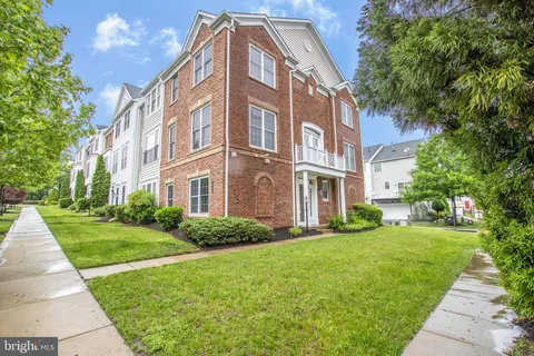 14741 Potomac Branch Drive, Woodbridge, VA MLS: VAPW2094540