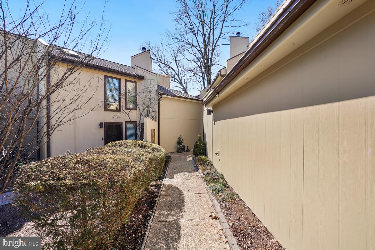 3004 COURTSIDE ROAD