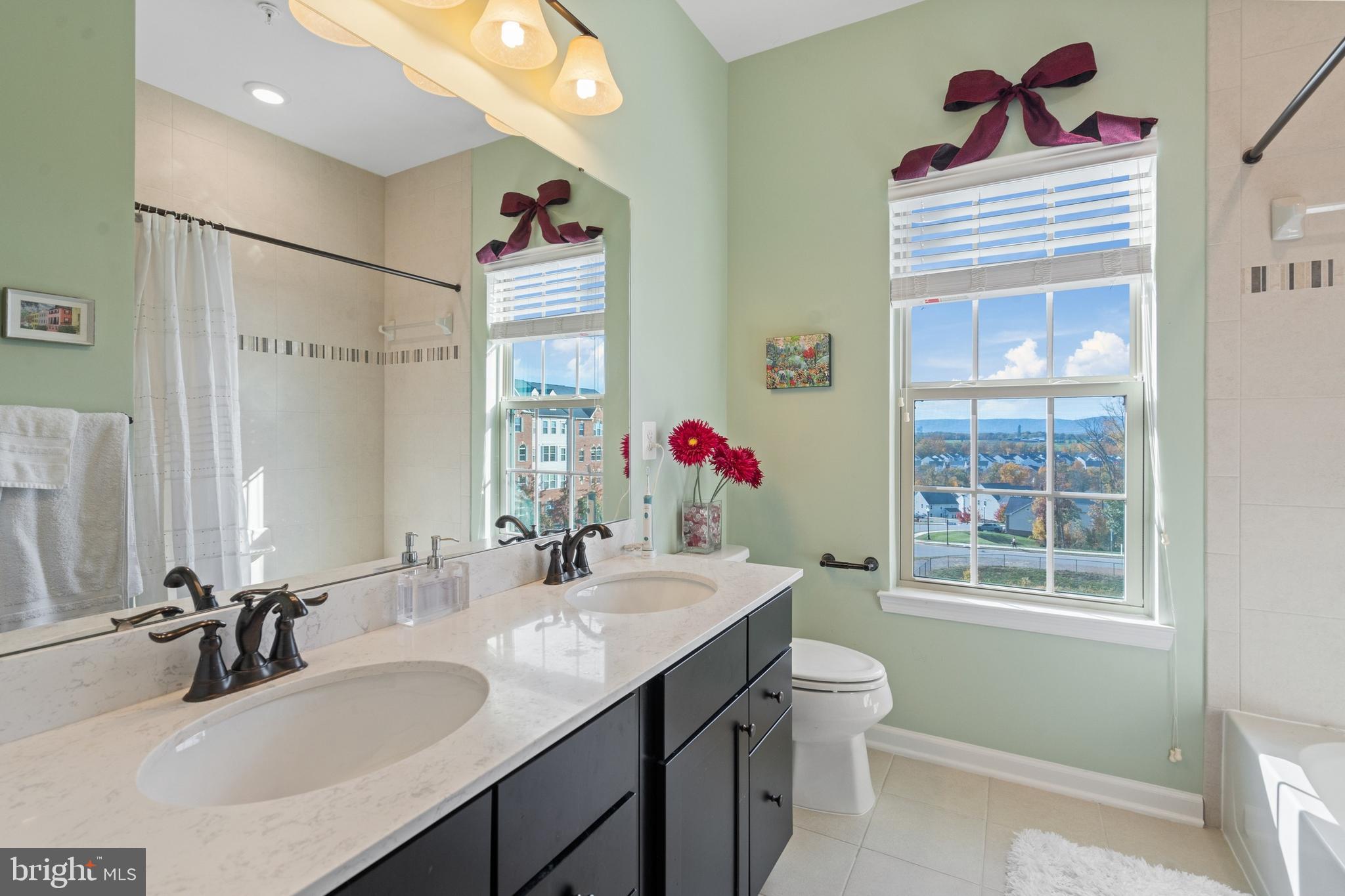 VIRGINIA MANOR - Residential