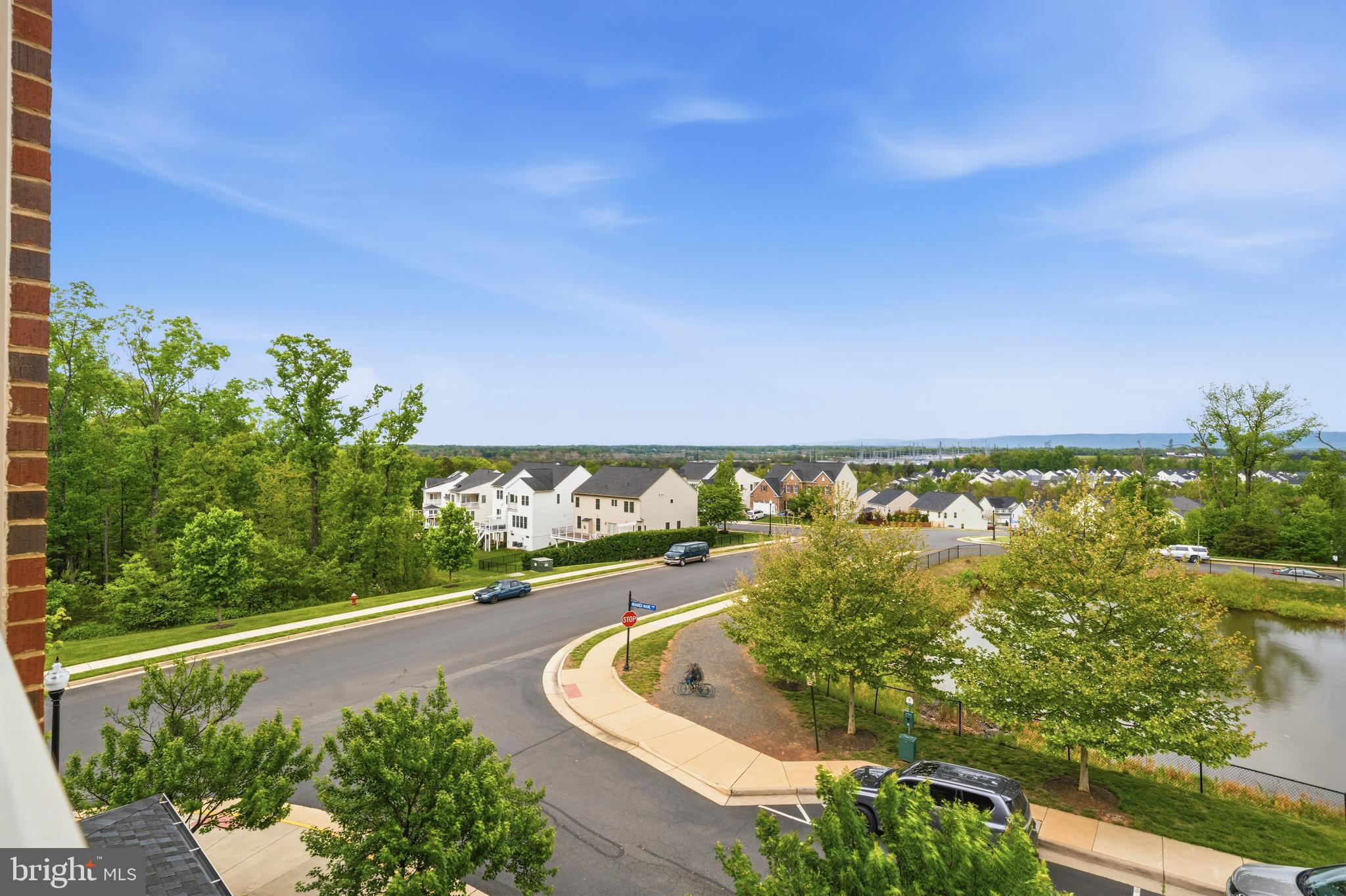 VIRGINIA MANOR - Residential